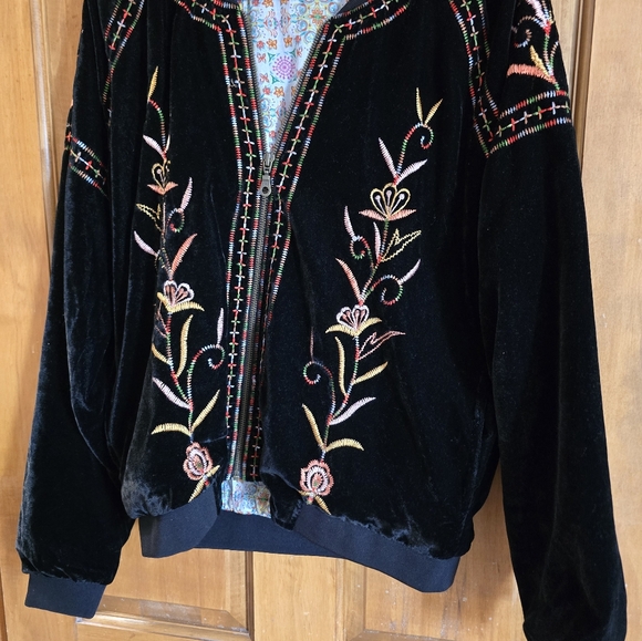 Lovestitch Velvet Embroidered Bomber style jacket - Picture 7 of 7